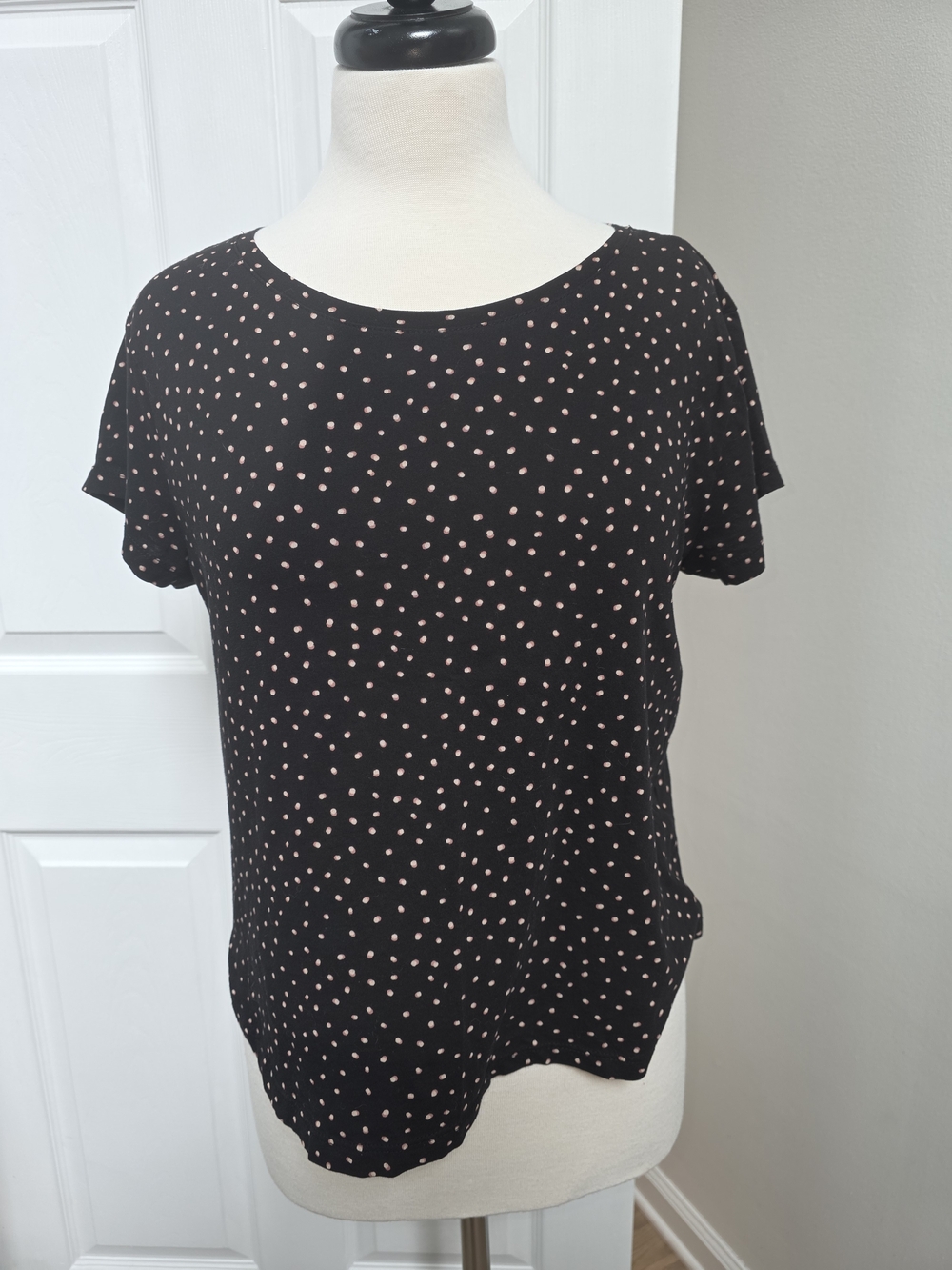 H&M Black Short Sleeve Top with Beige And Pink Polka Dots